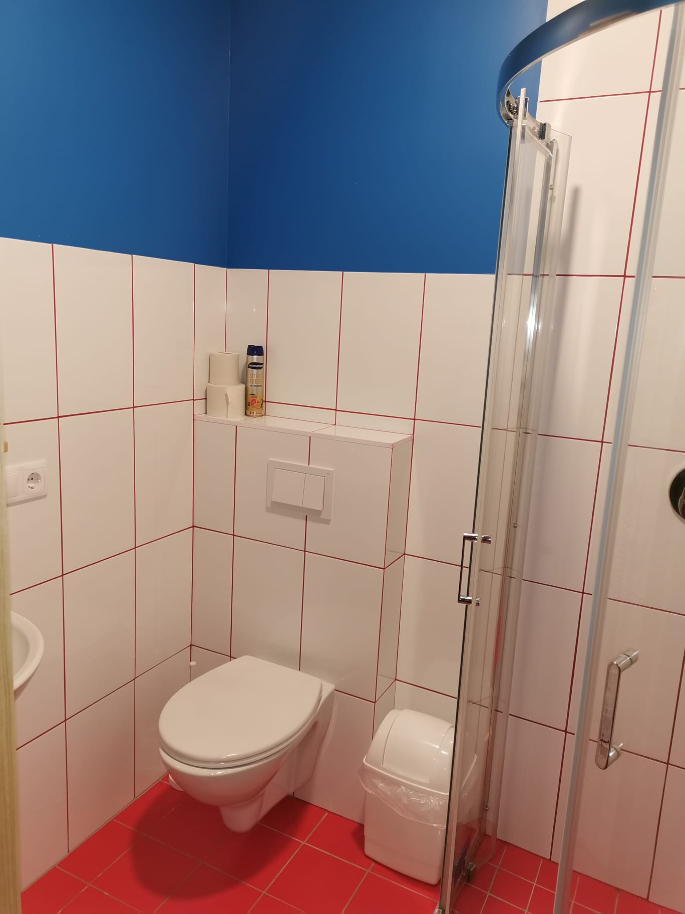 Doppelzimmer im Haus Aika – Dusche und WC